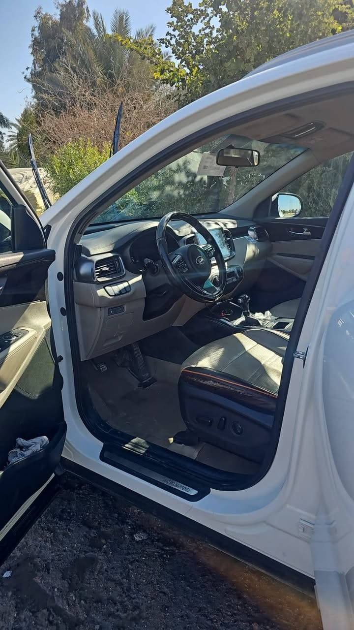 للبيع سورنتو 18 خليجي
رقم اربيل 
مكينة 6 
سيارة جديدة 
السعر 235 بيها مجال 
مكان سيارة كربلاء 
***********
