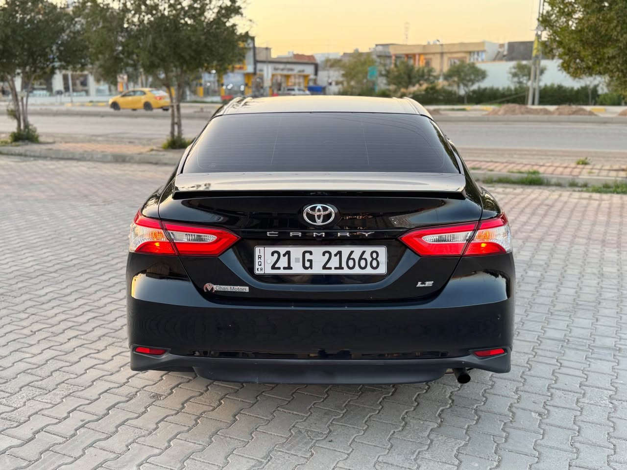 السلام عليكم 
تويوتا كامري 2018 مواصفات Le 
4سلندر 2500 
گير محرك كفاله بشرط  👍
ماشي / 106 mil
المواصفات / 🏎️
تحكمات استيرن ، شاشه كبيره ايباد ، دواخل لون كريمي ، حساسات امامي خلفي ،كشن كهربائي بعد بيهه مواصفات 
تبريد تدفئه بشرط و زوج تايرات امامي جديدات 
رقم وسنويه جديده إلى 2028 
الضرر/ ⛔️
قطعه وحده فقط جاملغ جهه السكن صبغ بشرط بدون دوااخل والسونار موجود ويه الصور 
السعر المطلوب / 167 وبي مجال بعد المعاينه 
السياره باسمي تريد تحويل تريد وكاله حاضر 
مكان السياره/ 📌ديالى قضاء خانقين 
للاستفسار / 📲 *********** خناقين, ديالى
