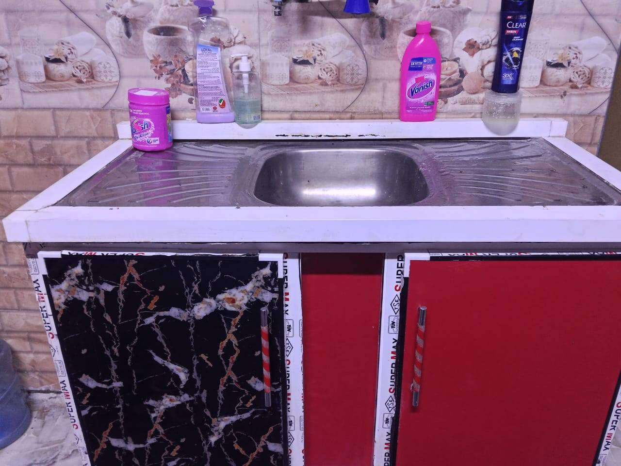 مكلفة بالنشر كاونتر ٣ متر مع سنك متر ونص استعمال كم شهر اخو الجديد السعر ٤٠٠ الشراي يتصل على الرقم ***********
