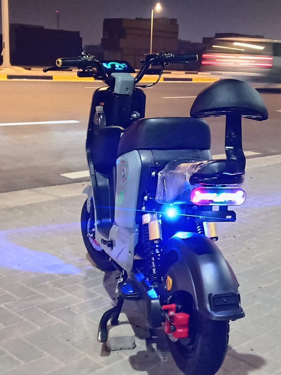 سلام عليكم دراجه لبيع جديده كامله بطاريات قبل سبوع شاد دراجه نضيفه بطاريات /32بكاني قبله حي شهداء رقمي ***********سعر475
