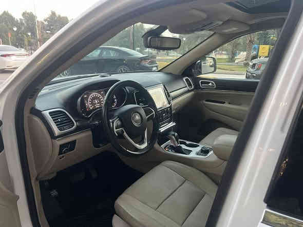 جيب خليجي مكفوله ٢٠٢٠ 
بلادية ومكفولة من كلشي
وكالة ليث العبيدي  
جديدة جدا بحالة الوكالة 
ماشية ٥٦ الف حقيقي من الوكالة على شخص واحد 
فول مواصفات  
بغداد حي القادسيه  
بسعر ٣٢٥ 
***********
