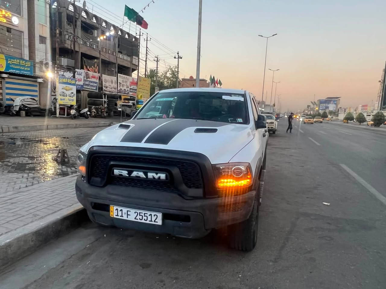 السلام عليكم 
رام كلاسك ريبل موديل 2023 
محرك V6 فور ويل 
رقم بغداد بأسمي 
باب قصير بدي طويل 
حادثه مبين بالصور تبديل جاملغ فقط وتعديل البنيد بارد 
ماشيه 32 الف يعني اخت الجديده 
كامله ما ناقصه اي شي بس الدعاميه نفسه صلحته يرادله تبديل 
بيع او مراوس السعر 195 $ 
للاستفسار ***********
بغداد الطالبيه
