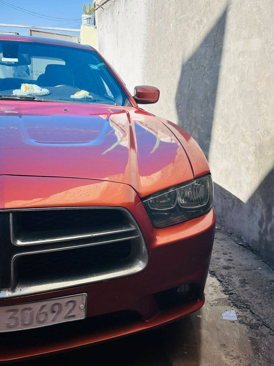 السلام عليكم
جارجر ٢٠١١ 
ضربتها جاملغ امامي ومصبوغه حزام 
رقم بغداد انكليزي 
محرك ٣٦٠٠ كير يخبل 
حداديه حلوه 
مكاني كربلاء السعر ١٣٠ 
***********
‏‪***********‬‏
