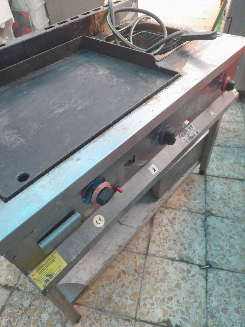 كرل بركر مزدوج تركي جداحه الكترونيه ٣٥٠
خلاط صلصات كبير ٣٥٠
صواني بيتزا حجم ٣٠ العدد ٢٥ 
كاسات بيضوبه مقبلات عدد ١٢ 
كرك خشب لحم بعجين ٥٠ الف 
سكاكين 
صواني ٦٠ ب ٦٠ فافون اصلي عدد ١٠ 
مكانهن الدوره 
***********
