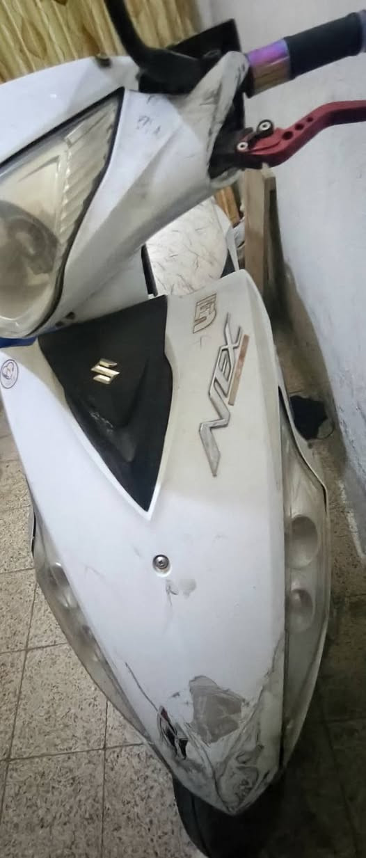 ابيع كومة حديد دراجه سزوكي ياباني  دا امشي  وطفت  بيه250 وبيها مجال وتدللون عليه ***********واتس اب
