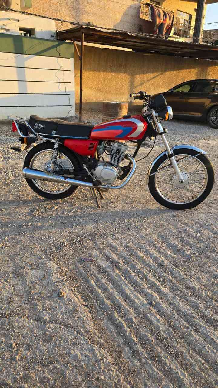 السلام عليكم شباب د راجه للبيع مديل 20 اوراق اصولي حلوه خير من الله نفس بل صوره السعر 550مكاني الكوت شارع نفط   ***********
