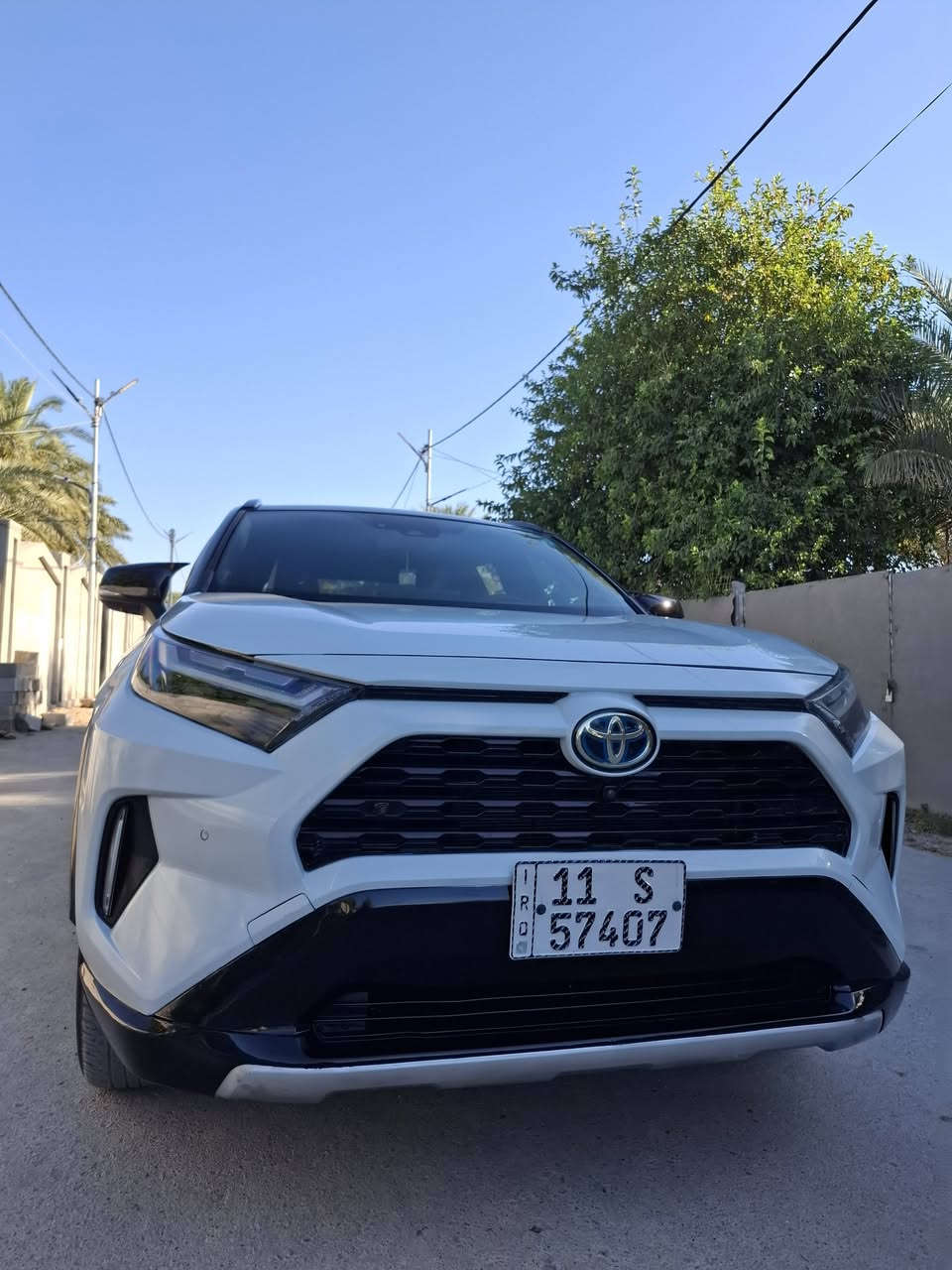 RAV4  2023 XSE HYBRID
BLACK TOP
BLACK EDITION 
ماشية ٤٣ الف مايل 
ارباگ بردة 
ارباك ستيرن راجع كبسولة يعني شغال راجع وكالة
مرقم بغداد بأسمي 
بيها صبغ ربع الجاملغ الامامي اليسار 
السيارة فول مواصفات 
شاحن وايرلس 
كشنات جلد
٥ كامرات 
اشاير بالمري
فتحة سقف 
بصمة ابواب ٤ مع دخول ذكي 
سستم صوت JBL
دمام خلفي JBL
كشن تدفئة 
صندوق كهرباء 
صندوق چلاق ينفتح بالرجل
خزن ميموري للكشن
وبعد بيها هواااي مواصفات 

مكان السيارة بعقوبة 
للأستفسار اكثر الإتصال على الرقم 
***********
