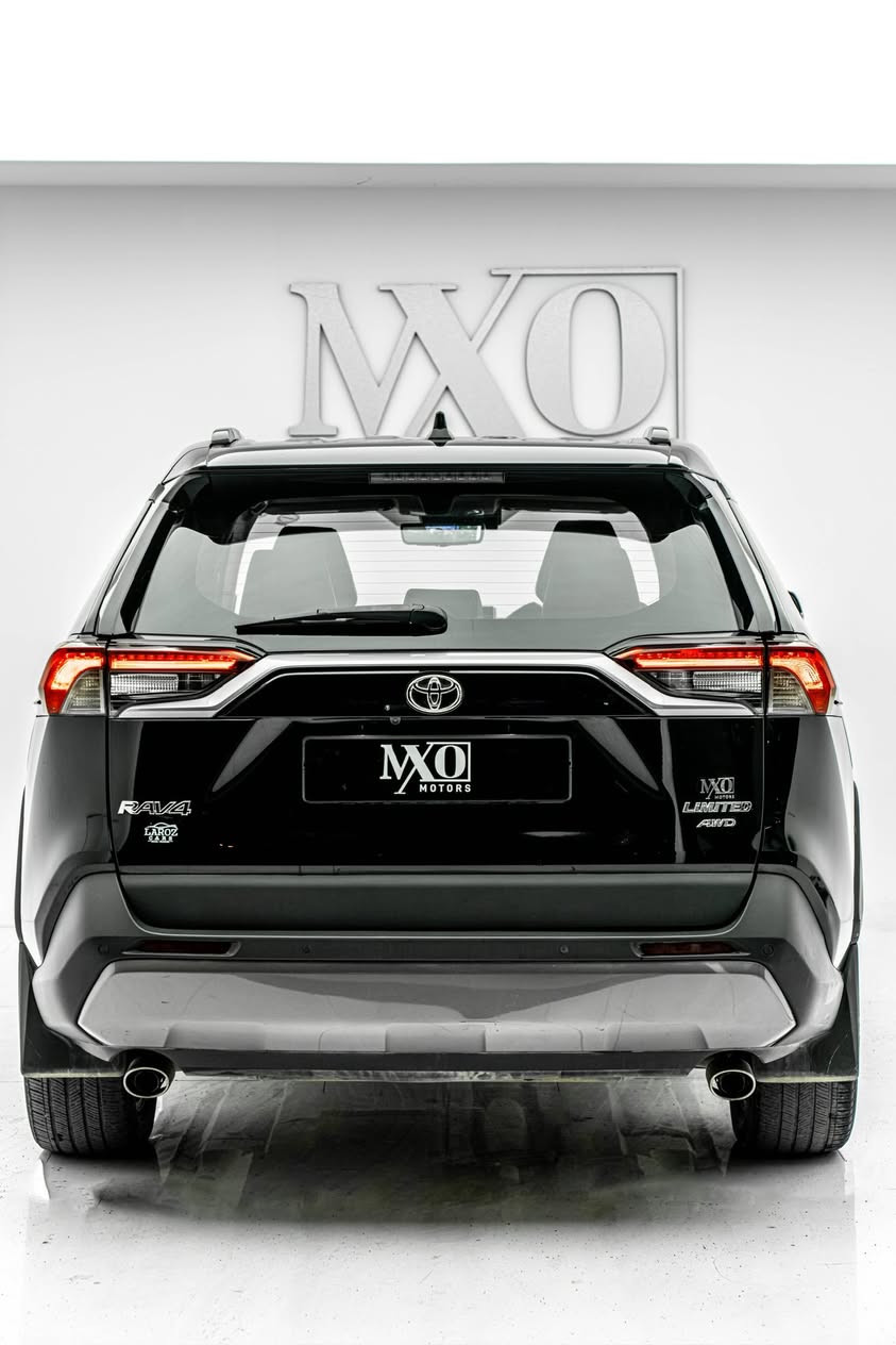 اعلي فئة مواصفات ١/١ 🔥
قبل كل شي سعر السيارة (238$) ورقة فقط و بي مجال

Toyota rav4 2020
تويوتا رافور ٢٠٢٠

مواصفات Limited (مقاعد تدفئة و تبريد-خمس كامرات-مقاعد خلفية تدفئة-فتحة سقف-تدفئة المقود-المراية كامرة-صندوق كهربائي-فورويل 4x4) 

مكينة ٤سلندر حجم ٢.٥لتر تنفس طبيعي
ماشية 90,000 ميل و بحالة جداً ممتازة 

ضرر السيارة باب تبديل و باب صبغ بدون دواخل و ايرباك
السيارة رقم و سنوية جديد رقم دهوك الدولي شرط التحويل

مكان السيارة دهوك معارض السيارات
رجاء التفاصيل كلها مكتوبة

للتواصل كورك - واتس اب 
☎️(***********)☎️
