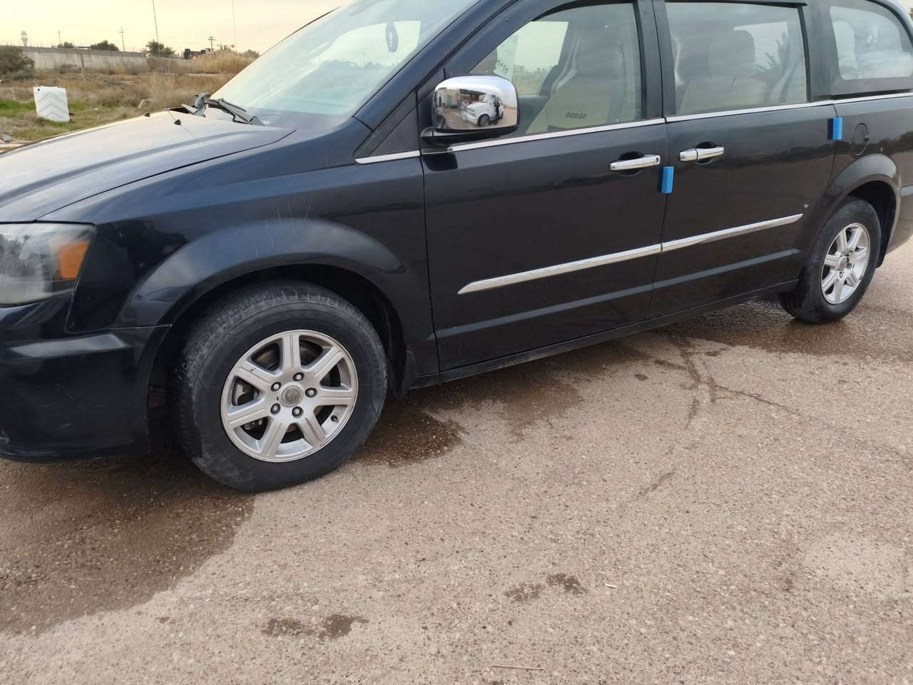 السلام عليكم من رخصة الادمنية المحترمين 
للبيع كلايسلر تاون كونتري ٢٠١١ لون كحلي بغداد رقم انكليزي هزه وسنوية لل ٢٩ بأسمي شرط التحويل  بيها قطع صبغ والسونار مرفق بالصور بدون دواخل أو ضربة قوية لابجم ولالغود ولاشواصي  فول كهرباء صدر خلفي امامي جديد ثلاث قطع تبريد شاشة كامره خلفية تحكمات اربع جهات فرس بالسقف وبالارضي تغليف كشنات وأرضية جلد والبلاد جلد السعر ١٣٠$ وبيها مجال للاستفسار الاتصال او واتساب وخاص ***********/*********** المكان بغداد واسف للاطاله
