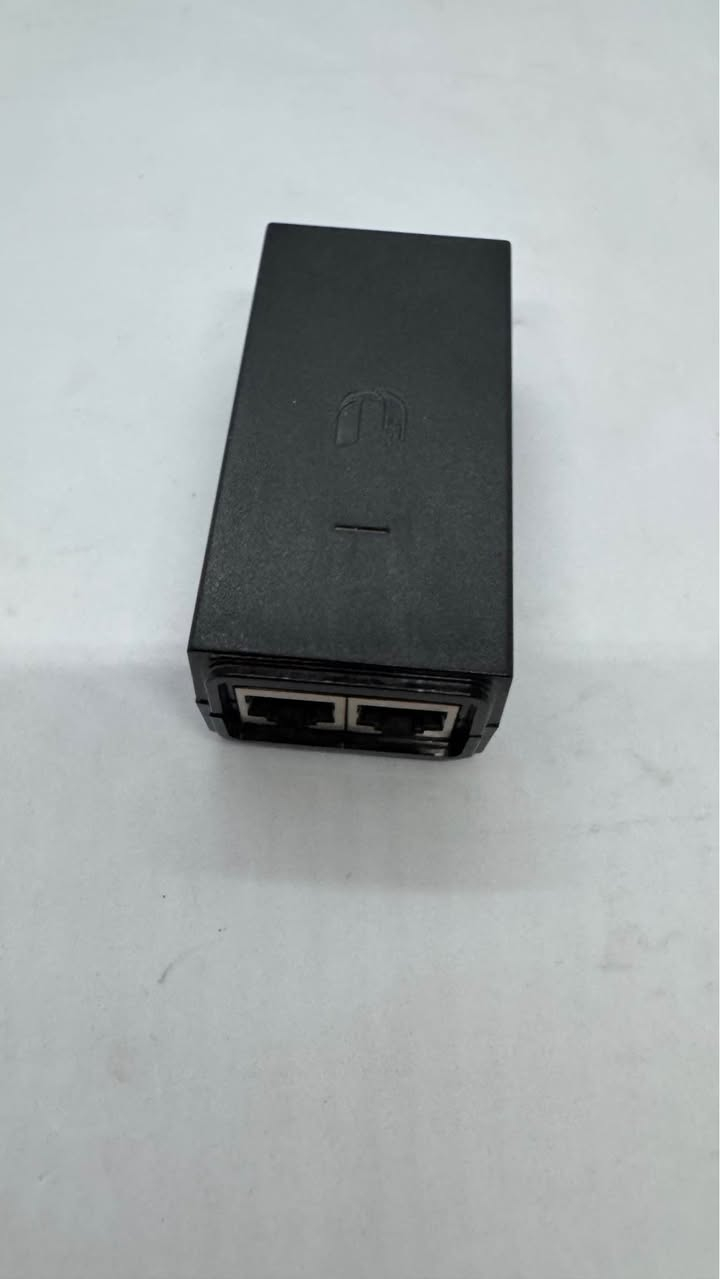 Ubiquiti Power over Ethernet (PoE)

محول طاقة عبر الإيثرنت (PoE Injector) من شركة Ubiquiti Networks. يُستخدم هذا الجهاز لتزويد أجهزة الشبكة (مثل نقاط الوصول اللاسلكية أو الكاميرات) بالطاقة والبيانات عبر كابل إيثرنت واحد. بغداد, العراق


**إذا كنت صاحب هذا الإعلان وتريد حذفه لأي سبب، رجاءا أرسل رسالة إلى الدعم الفني**