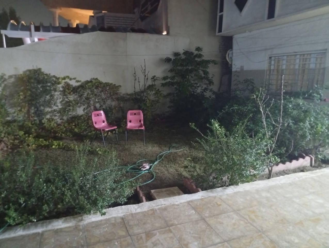 بيت للبيع مساحة ٢٠٠ متر واجهه ١٠ النزال ٢٠ امامه ساحه تشجير الموقع الامانه المربع البظهر معرض الصباح  قرب العاب جنة الكرخ السعر ٣٥٥ مليون هاتف ***********
