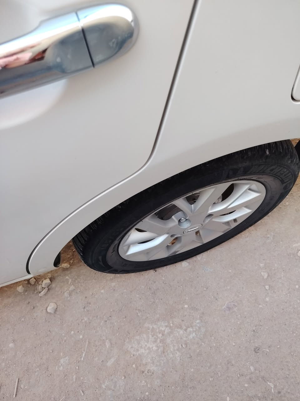 سلام عليكم نيسان صني البيع ومراوس ومراوس
موديل ٢٠٢٣
مكفوله ماشيه ٤٠
 الف
 فول مواصفات
 بصمه
 تحكم بالستيري
 شاشه كبير
يرباك
 ويل كب
 مري شفط
 كامره
 حساسات خلفيه
شاير بالمري
كيج حماوه 
سياره كفاله عامه عدد اربع اصابع بالشاملغ الخلفي
رقم اربيل 
سياره مكان نجف 
اي استفسار هذا الرقم ***********
