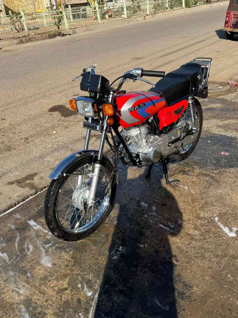 سلام عليكم دراجه لبيع صارله يمين من تعمرت بعده بدهن سحك بس وصل نامه شلامجه حلوه بشكل بس صار عدي ضرف وريد بيعه  بكاني ابو رمانه ميسان نتم تعرفون سعارهن مو شراي لا يدك *********** واني خادم لشراي
