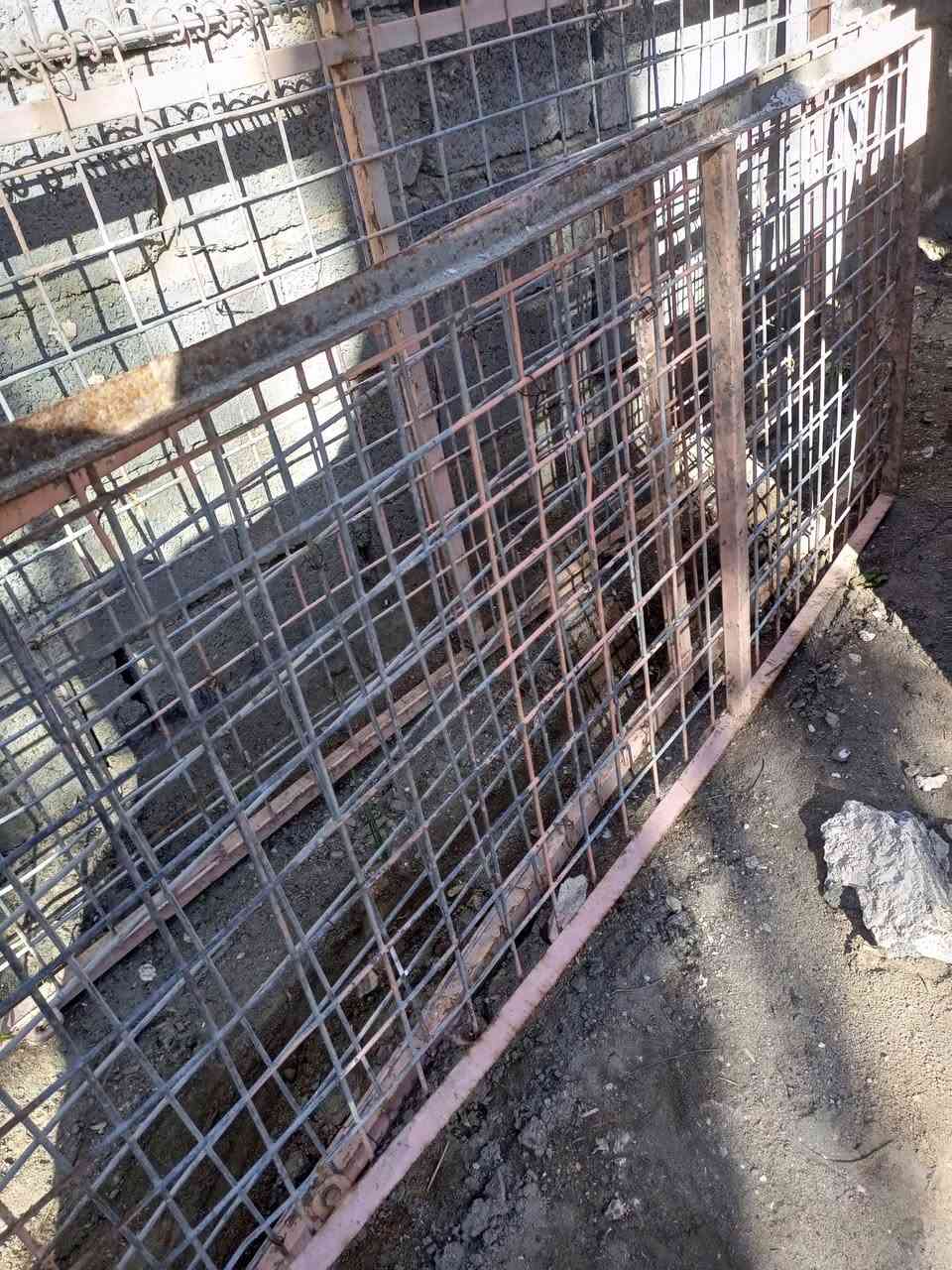 السلام عليكم حديد هيسكو الأمريكي الثقيل 3قطع مترين في مترين+2قطع باب متر في مترين مكاني كربلاء العطيشي ***********
