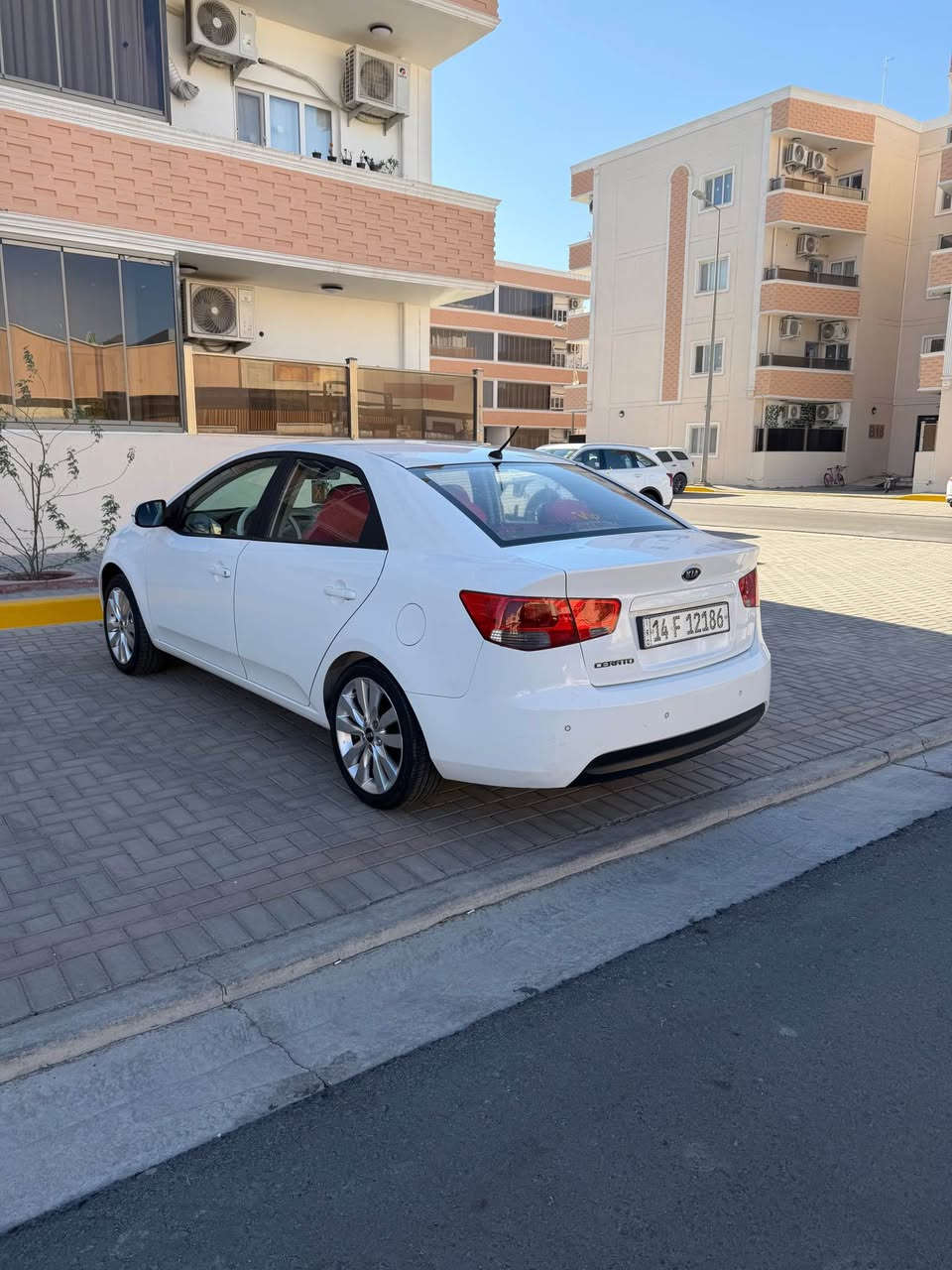 سيراتو 2012مكينه 600سياره كفاله من صبغ والضربه والبارد جاهزه من كلشي ماشيه 110 إني مكلف بلنشر 
السعر 110
رقم الهاتف *********** البصرة, العراق
