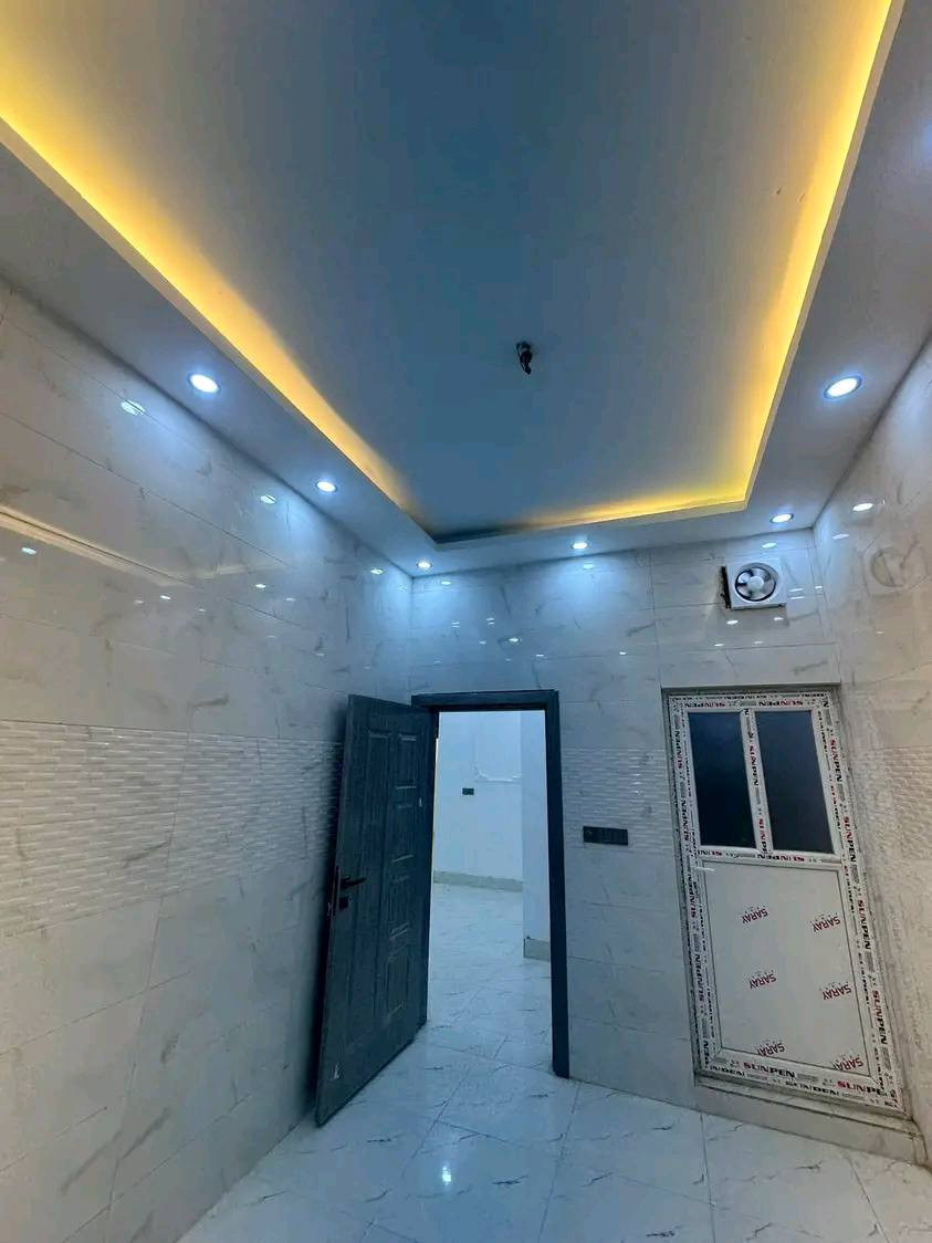 دار للبيع ✨⚜️
#تكريت الديوم منطقة التوحيد 🔻
المساحة الدار 100متر واجه 7 اله رابع نزال 15
التفاصيل الدار 4غرف نوم وصاله وستقبال ومطبخ
3 مجموعات صحيات الدار سحب مغربي ملكي
واجه حجر بيت شغل فول الفول
موقع مميز ركن على شارع 30 قريب على المدرسه على خدمات كله يمك
اللاستفسار اتصال على رقم ***********
 ☎️ مكتب الأمين للعقار على شارع 60
