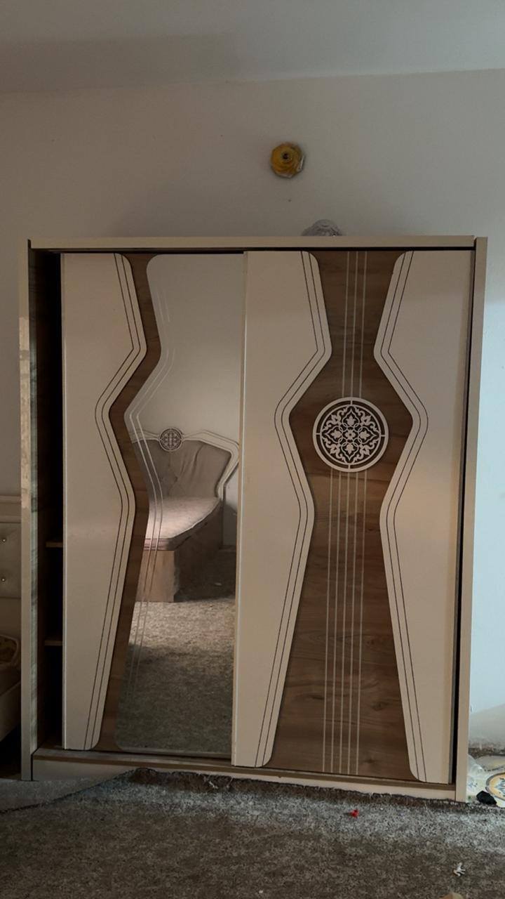 السلام عليكم مكلفة بالنشر عندي هاي الغرفه شبابي 6 قطع
3 جرابي وكنتور وميز مرايه وكومدي هيه والدواشك
المكان ناحية الوجيهية


**إذا كنت صاحب هذا الإعلان وتريد حذفه لأي سبب، رجاءا أرسل رسالة إلى الدعم الفني**