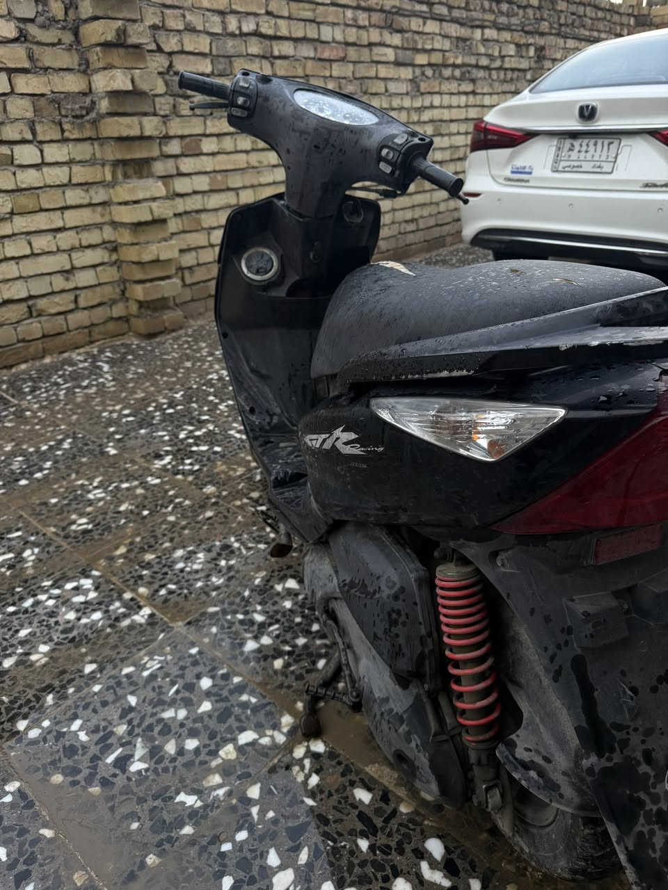 سلام عليكم دراجة نظيفة ومستخدمة استخدام خفيف، ما بيها مشاكل ميكانيكية والحمدلله
دراجة قويه وشغالة
كهرباء كلها شغاله 100‎%‎
استخدام شخصي كلش قليل
دهن اصلي وبانزين محسن اقتصاديه فووول
محرك كلش جديد ولدراجه برغي ممفتوح بيها 
الدراجه جاهزه من كلشي شغل واطلع وين ميعجبك
السعر 700الف وبي مجال حك الجيه
***********مكاني بغداد
