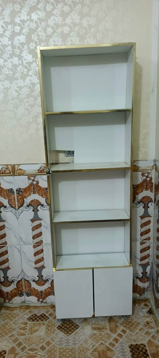 كرسيين حلاقه للبيع وديكور مرايتين فاترينه المرايتين بيهن لدات نشرات سعر الكراسي ثنينهن ب260 وبيهن مجال ولديكور ب150 وبيه مجال لتواصل رقمي موجود واتساب وأتصال *********** العنوان مسيان قظاء المجر الكبير المجر الكعبي, ميسان
