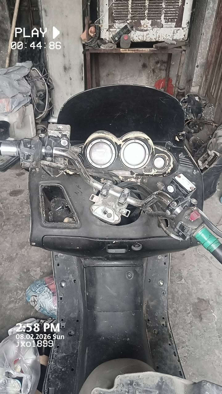 السلام عليكم دراجه فورزه صفر 6 للبيع مكينه مكفوله وخير من الله بس ابيع كوم حديد لن كابريتر عاطله سعر 350وبيه مجال العنوان بغداد الدوره ابو دشير ***********
