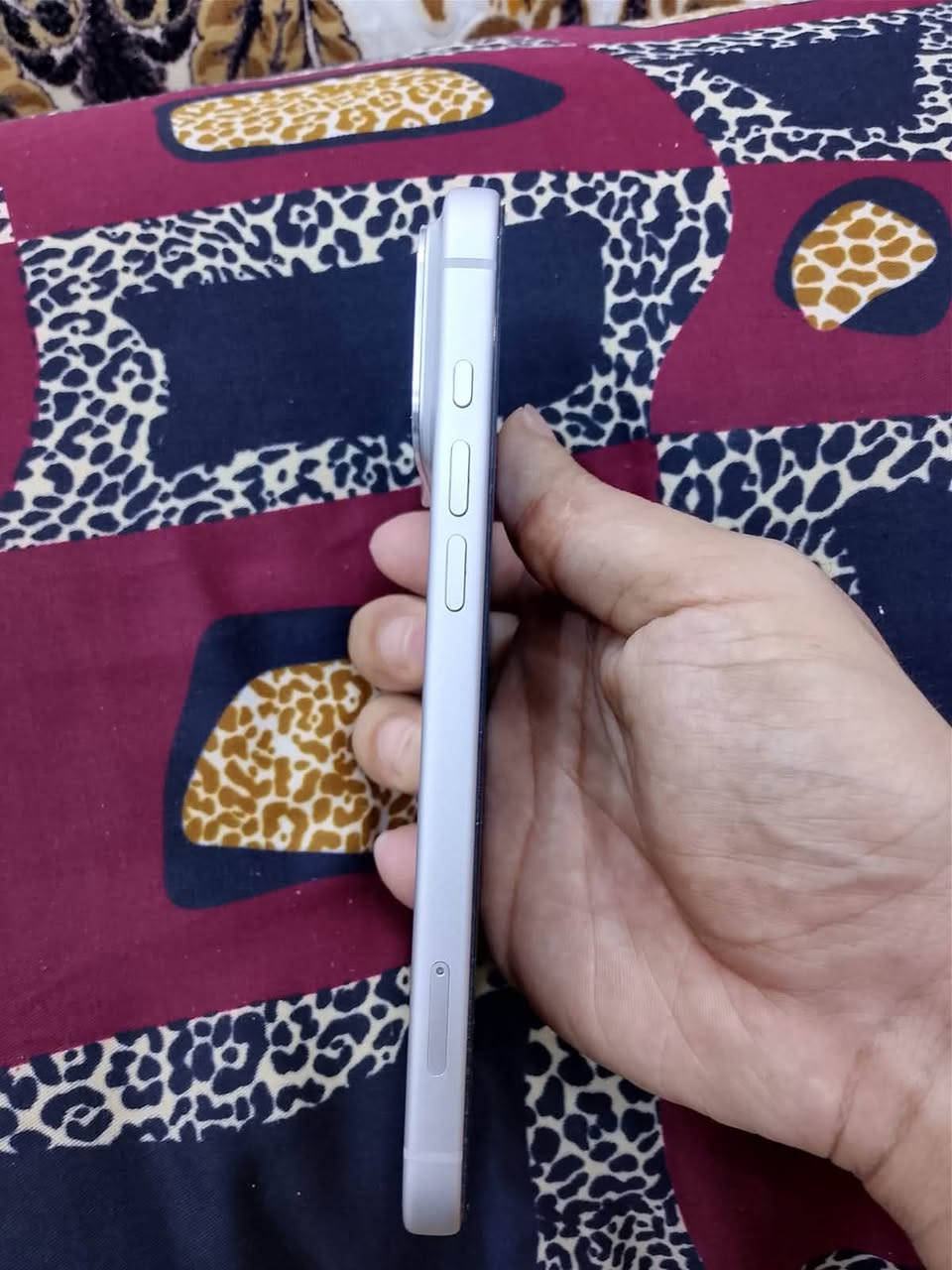 ايفون ١٧ برو ماكس ذاكرة ٢٥٦
بطارية ٩٨

عدد دورات شحن١٤٣

لون سلفر 

سيم كارت 

عنواني بغداد

سعر مليون و٩٠٠ الف قفل 

جهاز نظيف واصلي
رقم هاتف 
***********
