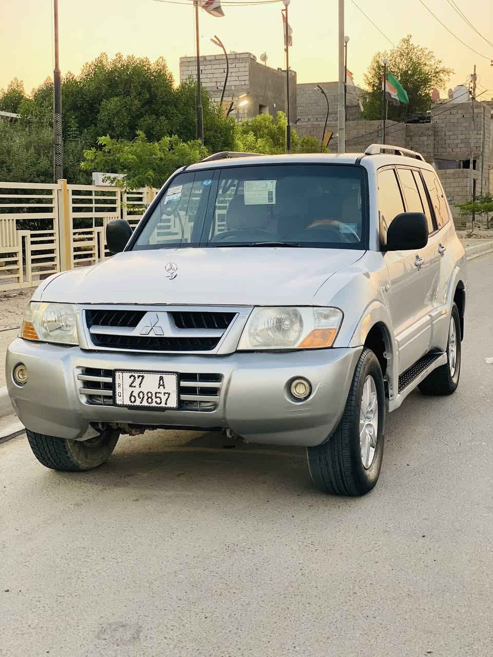 سلام عليكم للبيع سيارة باجيرو جديده موديل 2006 رقم إنكليزي جديد بأسمي مشروع وطني تحويل مباشر سيارة كفالة من الضربه و كص ونقل و مكينة وكير فيفتي كفالة سيارة جاهزه حدادة تخم تاير ويل كب جديد مسجل شاشة  كهربائيات شغاله العنوان البصرة الزبير السعر 73 بيع مستعجل  ***********
