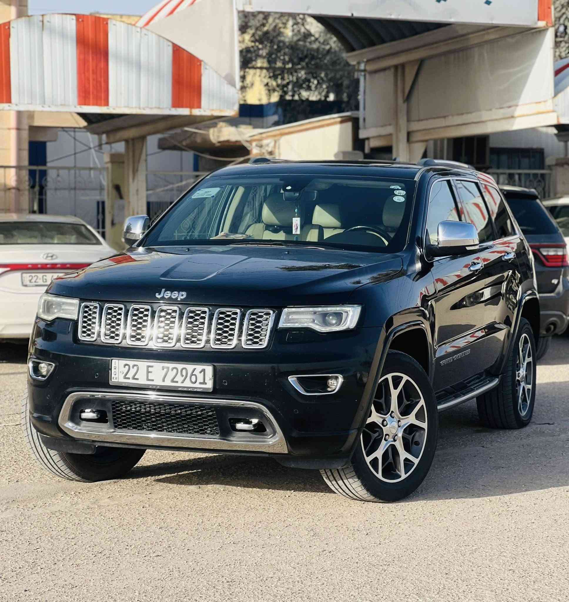 السلام عليكم ورحمة الله وبركاته 
جيب كراند شيروكي 2019 اوفر لاند وكالة خليجي معروف الاوفر لاند مواصفاته مع ذلك كتبت كل تفاصيل 
عداد المسافات: 83 ميل   
المواصفات: خليجي رقم اربيل باسمي
 فول مواصفات ١/١
٦سلندر محرك(٣٦٠٠)
بصمة
داخل بيجي 
بانوراما
كراسي اثنين كهرباء
كراسي(تدفئة+تبريد)
كرسي خزن(ميموري 
تشغيل عن بعد
#شاشة_امامية_كبيرة_لمس_حراري(11 inch)_الجديدة_كليا
#نظام_خرائط(نظام ملاحة)_Navigatio
#جهاز_مساعد_بالقياس
كامرة خلفية دوارة اصلية
شاشات خلفية اصلية
شاشة عرض الاعطال
صندوك كهرباء
استيرن كهرباء
استيرن تدفئة
شفتات كير بالاستيرن
فول تحكم استيرن جهتين(جهتين امامي+جهتين خلفي)
نظام إطفاء المحرك فقط عند الوقوف واعادة تشغيل المحرك عند المشي AUTO START
نظام تزحلق
فور ويل
متعدد أنظمة القيادة (ثلجي, رمالي,طيني,صخري)
دبل كير(عادي+اوتوماتيك)
ناقل حركة ٨ نمر
نظام سبورت دكمة
نضام اقتصادي ECO
دبل حساس(امامي+خلفي)
مري كهرباء (شفط) AUTO
#مري_جانبي_تدفئة
#مرايا_جانبية_حساسة_للضباب_تعمل_تلقائياً
اشارة بالمري 
لايت عدسة دخاني زنون(عالي+ناصي)  
#زراك_لايت_يعمل_تلقائياً_عند_الحاجة
زراك لايت
#ويل_٢٠_الجديد_

السعر  : 285
للاستفسار / ***********
