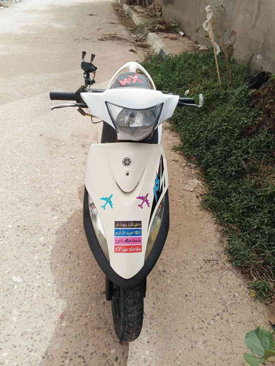 ب 750 الف وبيها مجال مكاني قضاء المدينه هوير. وهذه رقمي ***********
