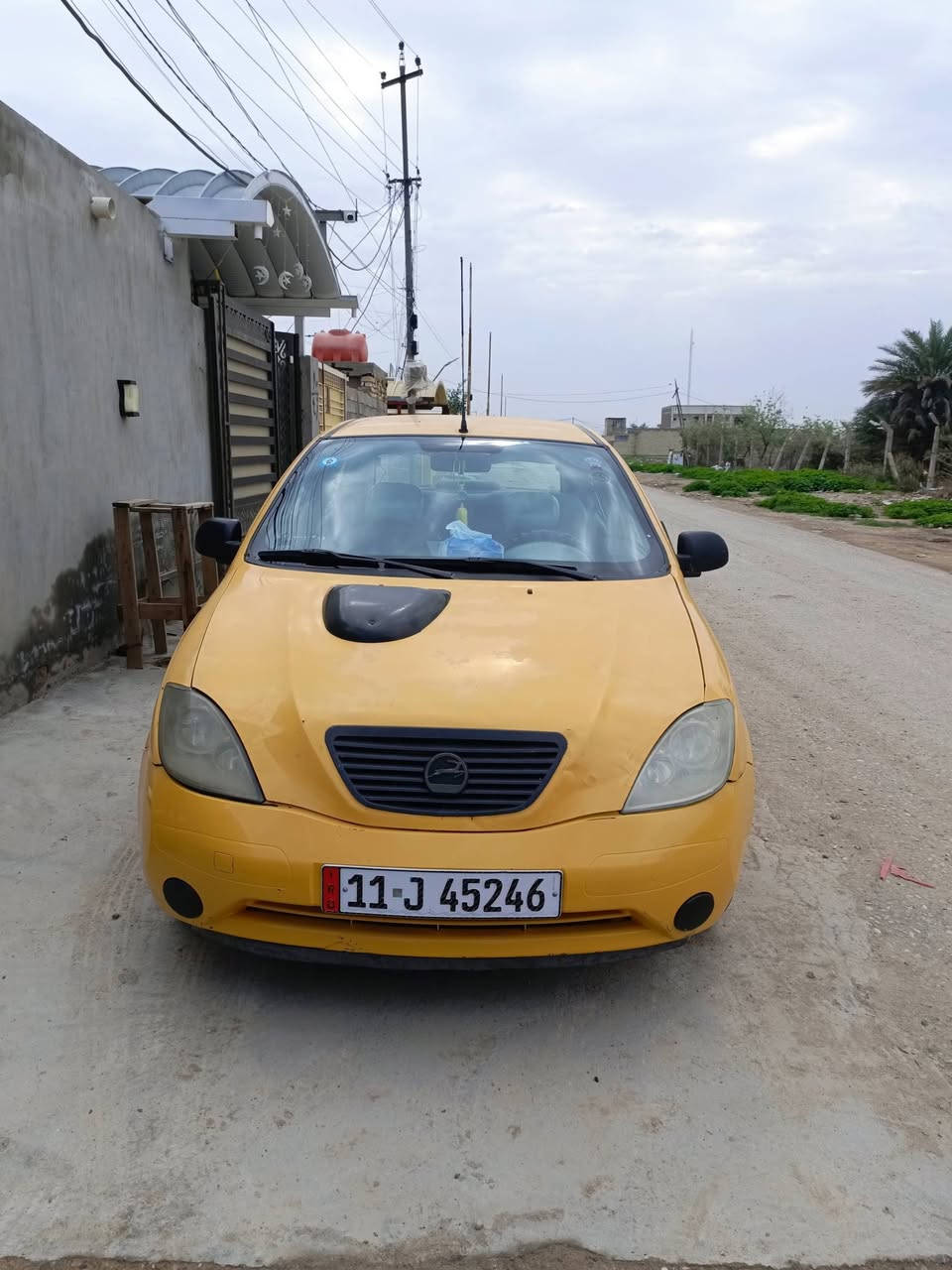 السلام عليكم 
طيبه 2015 مابيها اي نقص سياره كلش حلوه نفس الصوره بيها ضربه  شبر من البنيد بدون صبغ السياره بأسمي ماعليها غرامات تحويل ثاني يوم  تبريد شغال 
السعر ..38 بيها مجال حك الجيه ..مكانها الزعفرانيه .***********
