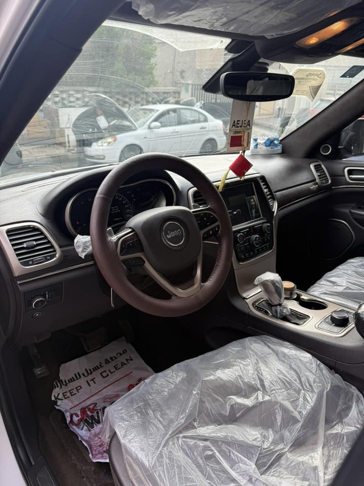 جيب سومت 2017فول موصفات 1/1 للاخير
* رادار امامي مع مانع تصادم . 
* نظام الاصطفاف الالي (اوتوپارك) . 
* تحذير الخروج عن المسار . 
* دفع رباعي 4x4 
فرش المقاعد من الجلد . 
* دشبول مغلف بالجلد  . 
* صفي المقاعد الأمامية كهربائية .
* ذاكرة لحفظ وضعيات الجلوس . 
* صفي المقاعد الأمامية مع تبريد وتدفئة . 
* صف المقاعد الخلفية مع تدفئة . 
* انظمة القيادة على حلبات السباق . 
* نقطة عمياء .
* ويل سومت بلاد قياس 20 انج .
* مقود السائق من الجلد  .
* مقود السائق كهربائي . 
* تدفئة ستيرن . 
* سقف بانوراما .
* شاشه كبيرة مع نفكيشن GPS . 
* مصابيح امامية زنون . 
* المصابيح الأمامية مع LED لايت . 
* كشافات ضباب بروجكتر زنون . 
* سقف المقصورة مغلف بالشاموا . 
* تشغيل عن بعد .
* صندوق كهربائي .
* حساسات أمامية . 
* حساسات خلفية .
* كاميرا خلفية .
* مرايا متحسسه للضوء العالي . 
* مرايا جانبية قابلة للطي . 
* بلوتوث تلفون . 
* محدد سرعة . 
* نظام بريك اوتماتيكي ( Auto Break System ) .
*نظام صوت هارمن كاردون
محرك3600
حادثة موضح بل صور مع جاملغ ايمن بل داير ماتة صورة هم موجودة هاي تفاصيلهة كلهة لتعجبة اخلي غل راسي وشرف بي
عليهة ادامة كاملة شرط كلة اصلي موبر ماشية 100 وقابلة لزيادة 
السعر 23 وبيهة مجال مكانهة كرادة ساحت الواثق ***********
