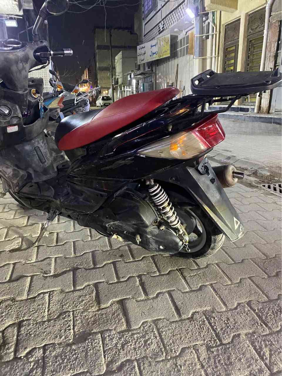 السلام عليكم سكنس فحل ياباني دراجة خير من اللة وكاله كشرهه نضيف حيل مكينه ناعمه صوت مابيهه انفتحت قبل شهر لأن نقصت دهن اول فتحة الهه دراجة كهربائيات كامله مابيهه اي نقص تاخذهه بس دهن وبانزين 
سعر: 750 وبيهه مجال
مكاني: الحريه ساحة عدن
رقمي:*********** بغداد, العراق
