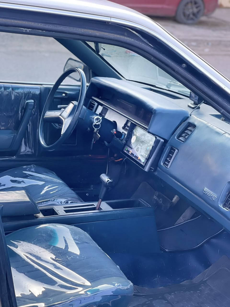 سلبرتي بلاديه بدون صبغ كير محرك تبريد ثلج داخلها نضيف جدا  وترايك من دوله لدوله..السيارة رقم بغداد ومكاني بغداد الشعب هذه رقمي وبي واتساب .. ***********
سعرها 52 وبيها مجال
