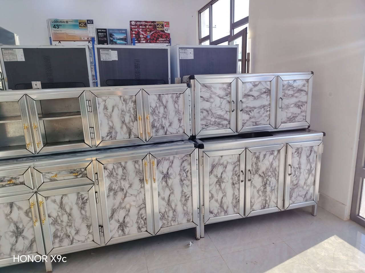 كاونتر مترين ونص 4 قطع فول نضيف السعر 600 وبي مجال بصيط الاستفسار عل رقم ***********
