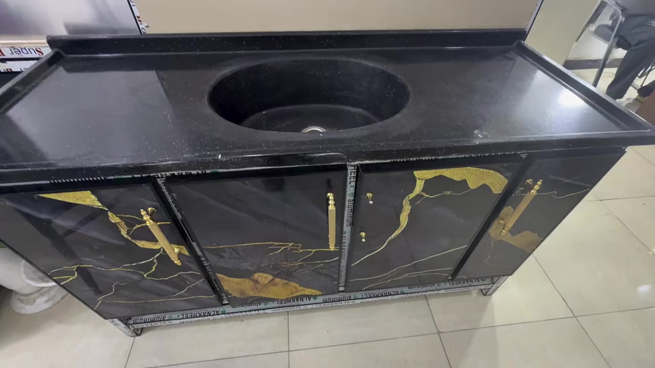 سيت مترين مستعمل شي جدا قليل
عارضينه ٤٥٠ سنكه مرمر متر ونص الي يريده يخابر على هذا رقم مستعجل على بيعته العنوان بغداد مدينه الصدر 
***********٥
