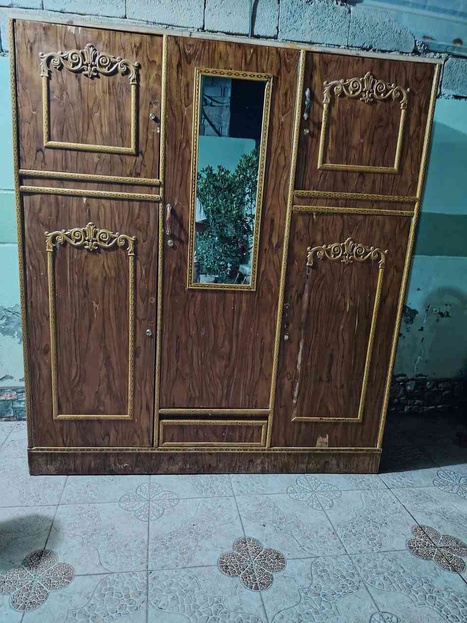 السلام عليكم ورحمة الله وبركاتة كنتور +بوفيه مستخدمات للبيع سعرهن 150 وبيهن مجال بسيط للاتصال ع رقم ***********
