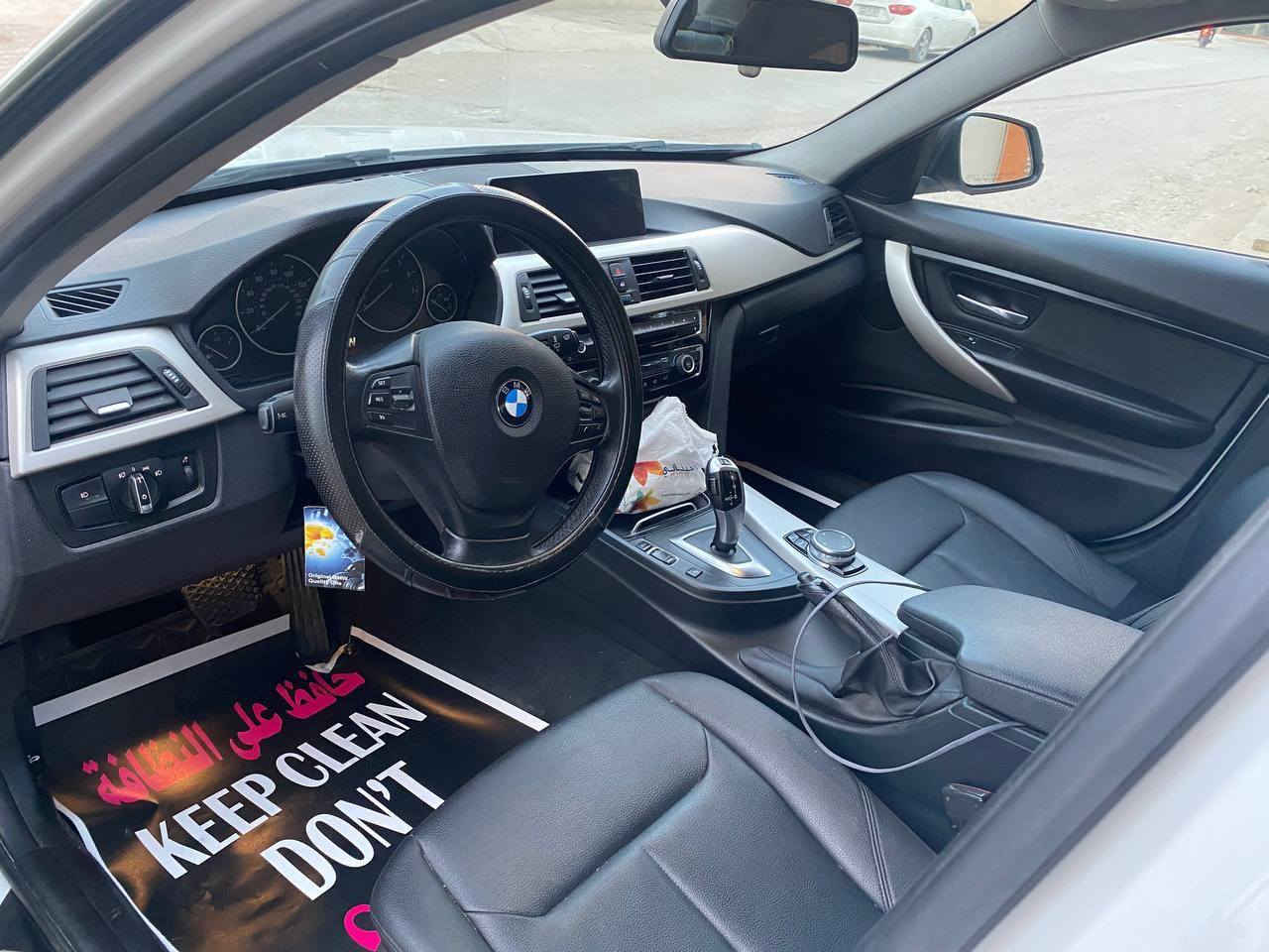 شباب بيأم 320i موديل 17 ماشية 150الف بيع مستعجل 130 ورقة قفل وارد امريكي بيها باب خلف لسايق فقط بدون ايرباك للاستفسار ***********
