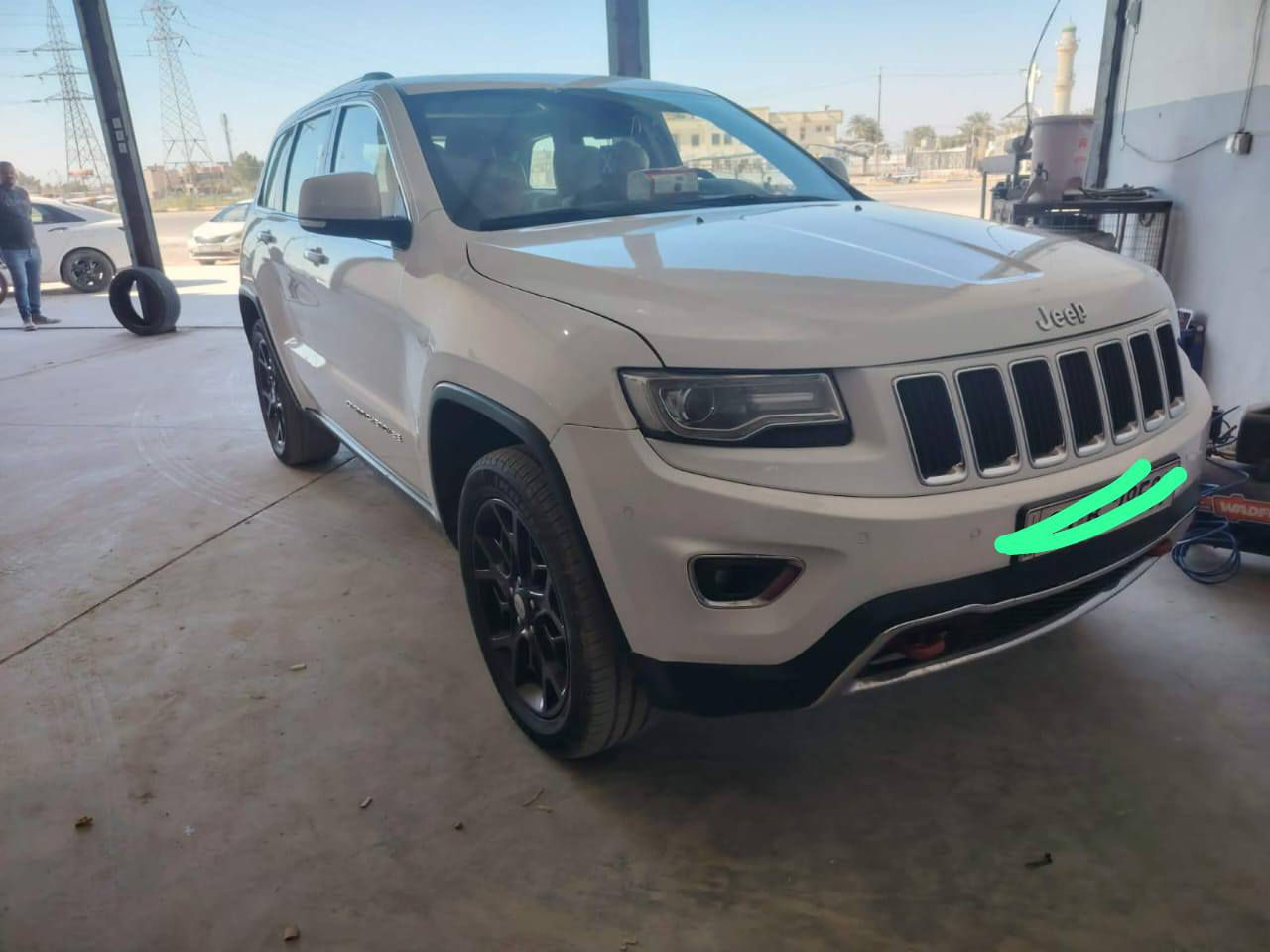 السلام عليكم
سيارة جيب لاريدو للبيع 
السياره فول خليجي ابيض
موديل 2014 
گير طيارة
ماشية 159 كيلومتر
بنوراما
الرقم اربيل 
بصمه 
السيارة مكفولة وحلوة وبالعافية
بس البنيد كلير والسونار موجود
المكان / ديالى 
السعر 225 ومجال بسيط 
***********
