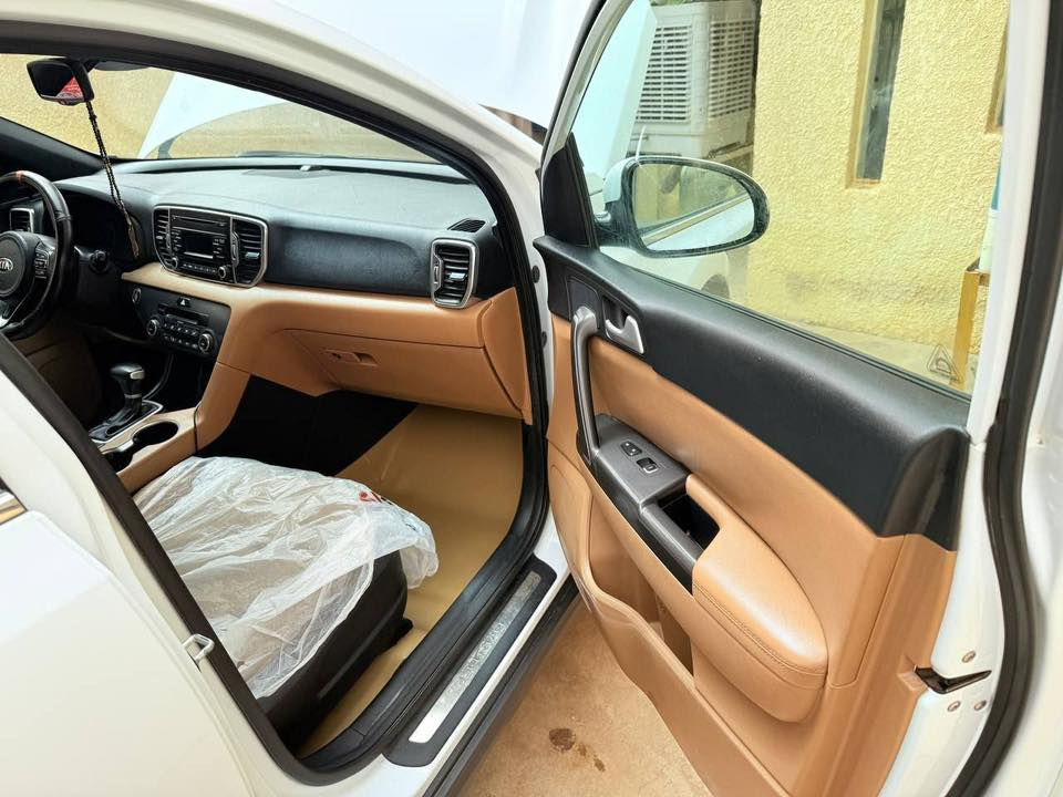 (كيا سبورتج خليجي)
-رقم سليمانيه 
- باسمي تحويل مباشر 
-بصمه 
-قطعتين تبريد 
-كاميرا 
-مري شفط +اشاير بالمري 
-زراكات
-داخل لونين 
- ماشيه ١١٧

الملاحضات / ثلاث أماكن بارد بسيط ع كد شبر وأقل موضح بالصوره مكفوله من الصبغ 

الاستفسار / ***********

مكاني ديالى -بلدروز
