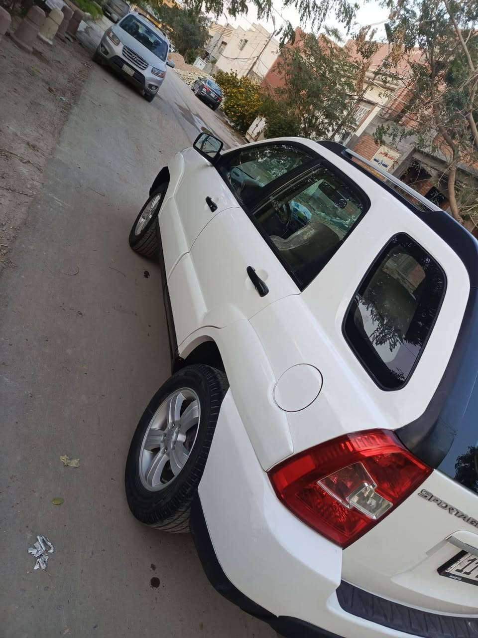 #يالله سلام عليكم كيا سبورتج موديل 2010 وارد خليجي فول موصفات
فتحه 
شاشه 
داخل صاجي 
حافضه نضارة 
ويل كب 
رقـم بغداد النكليزي جديد سنويه 2030هزه جديده بسمنه مكفوله من الحـادث بيها صبغ جاملغ باب رش صبغ بدون دواخل جاهزه من كلشي كير ومكينه حداديه تخم تاير تبريد ثلـج كلها جديد الـسعر 103بية مجال قليل عيوني حله باب مشهد للاستفسار على الرقـم الهاتف ***********
