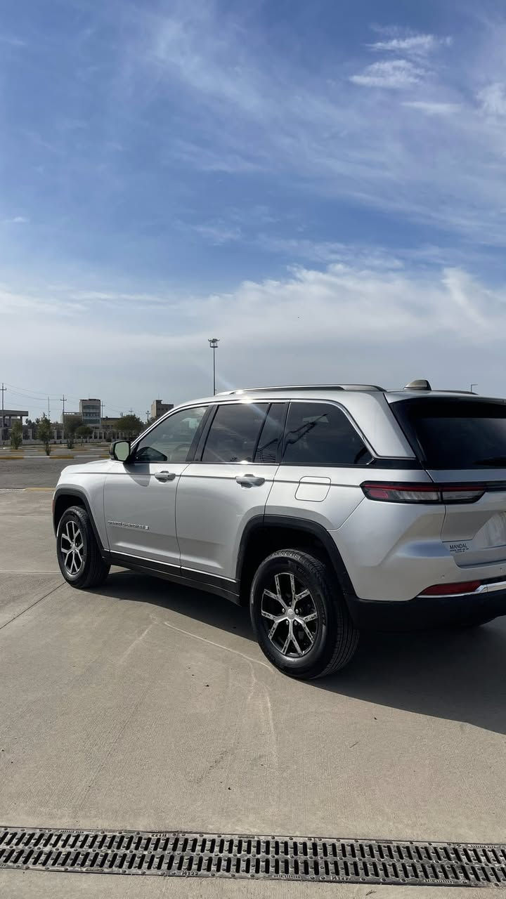 🚗 للبيع: جيب 2024 Limited
📍 مكان السيارة: اربيل 
📞 للتواصل:***********
💰السعر 355 ورقة – قابل للتفاوض
📊 المسافة المقطوعة:719  ميل  بعدها صفر 
🛠️ المحرك: 6 سلندر – 3600cc

⚠️ أضرار السيارة:
• وارد أمريكي
•نص قطعه فقط – البنيد مبدل فقط 
الايربك كله بلادي رجع شرط 
• باقي اجزاء السيارة مكفولة 
• الشواصي واللغود سليمة
• صور الحادث مرفقة مع الصور

📌 تفاصيل إضافية:
• رقم السيارة: بدون رقم دخول جديد
• وكالة عامة باسم المالك
• لون السيارة: ‏رصاصي سلفر

💰 السعر:335 ورقة – قابل للتفاوض
💰 السعر: 335 ورقة – قابل للتفاوض
💰 السعر: 335 ورقة – قابل للتفاوض

📞 للتواصل:***********
