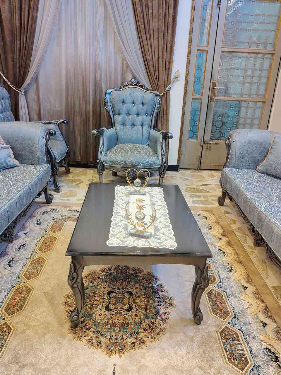 تخم زان ملكي تركي كلش نضيف 10 مقاعد مع طبله زان وسطيه العنوان بغداد مدينه الصدر للاستفسار خاص او الاتصال بالرقم ***********
