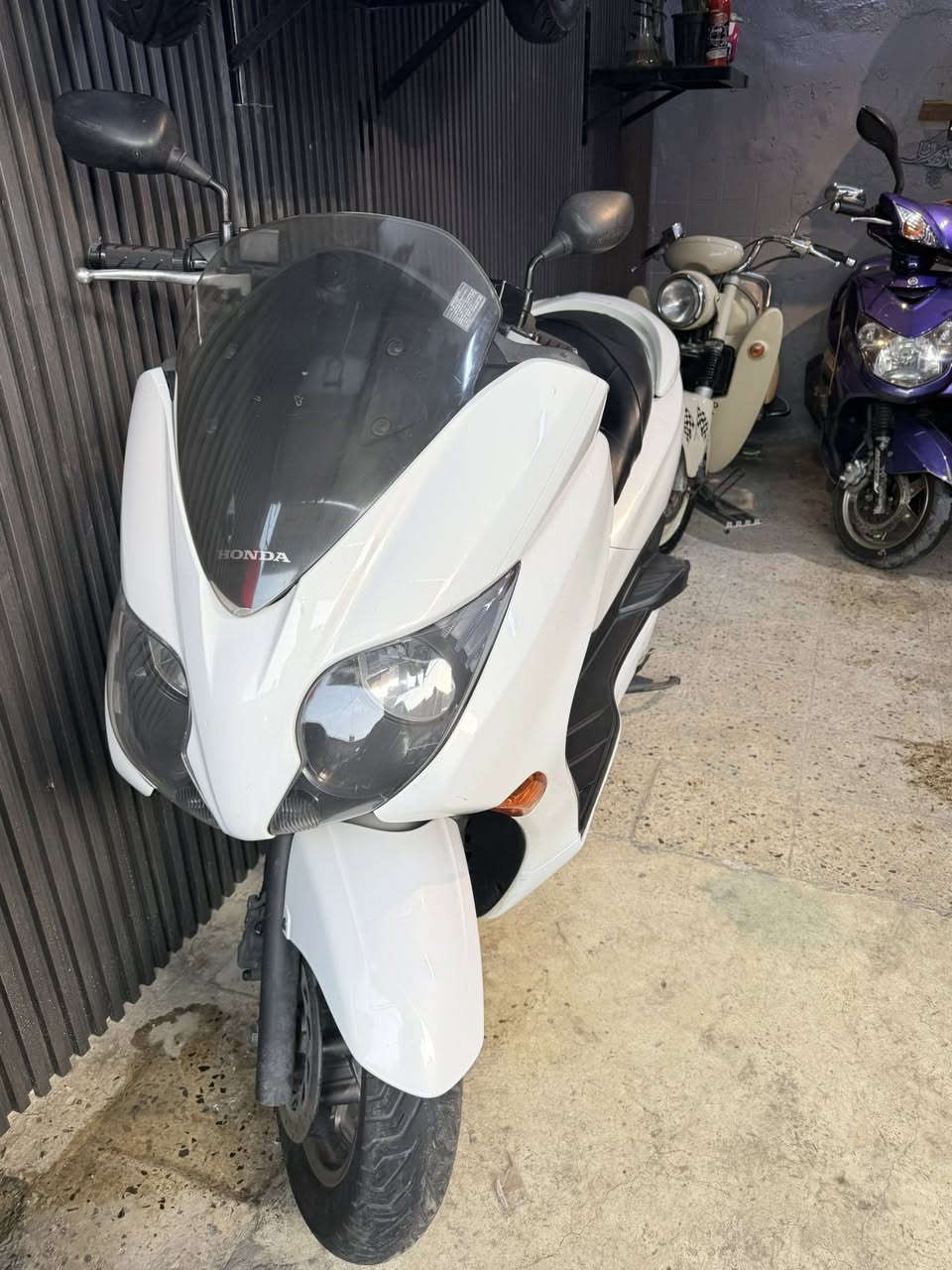 سلام عليكم. للبيع 0-10 مكفوله ماشيه 22 الف اربع تحويلات. اس سفن لون صدفي السعر 15 وبيها مجال مكاني بغداد فضوه عرب معرض كريم الربيعي ***********
