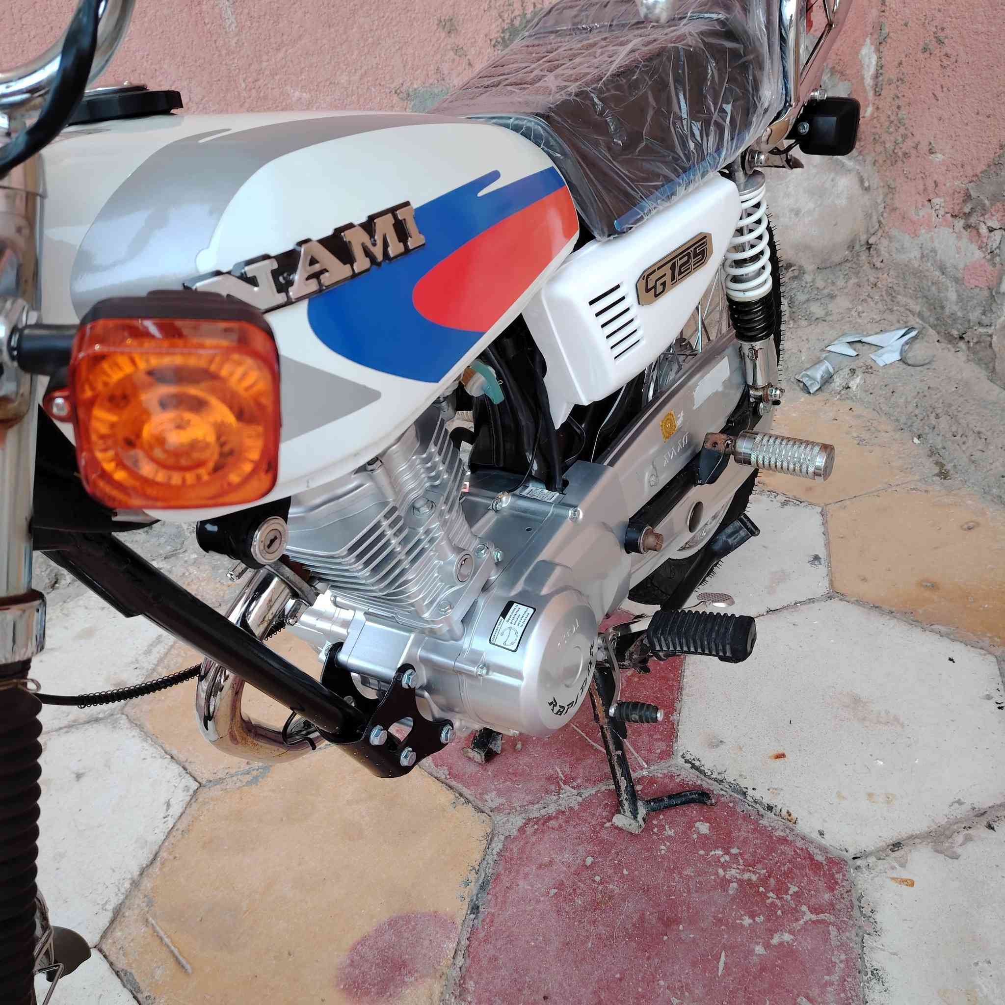 سلام عليكم دراجه للبيع نامه 2023  اوراق سكنر تعمير صارلها  شهرين نضافه فوول  مكان السماوه #قضاء_الخضر  سعر خاص  او تصال رقم ***********
