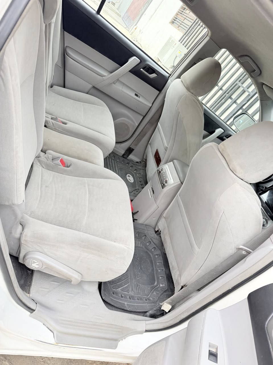 هايلندر2012 امريكي
بيها صبغ نص الجاملغ الخلفي 
مكان تكريت ***********
