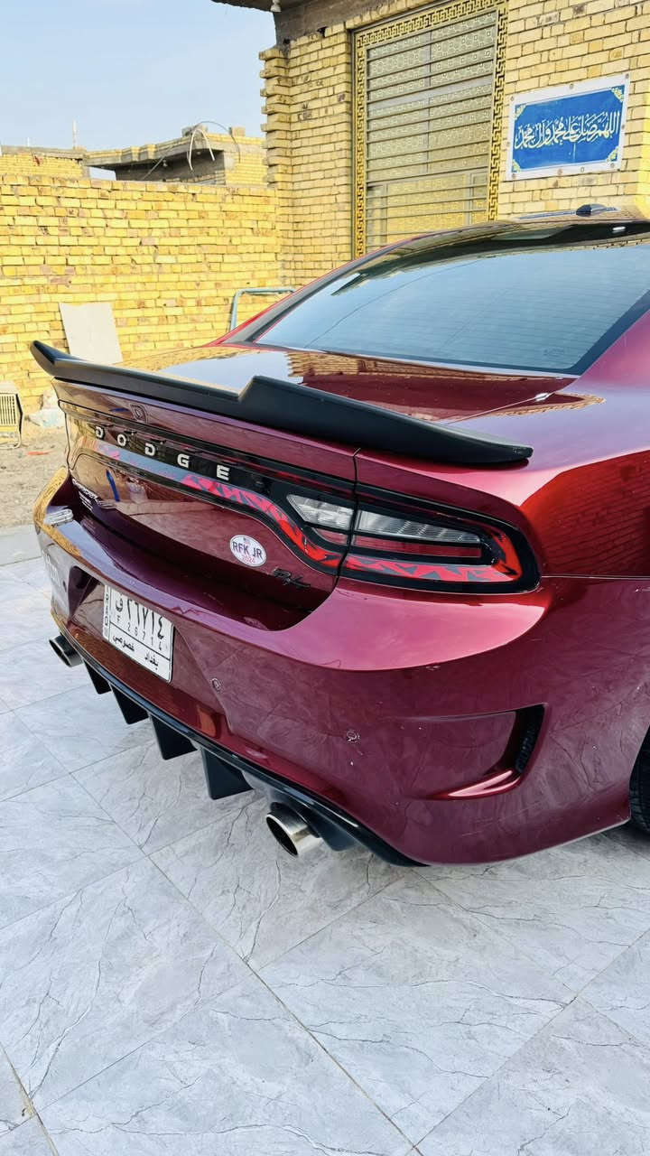 سلام عليكم
چارچر موديل 2018 اصل SXT 3600 
محدثه RT لون كرزي مميز
حادثها خفيف بيها بنيد مبدل للتحديث 
جاملغ مبدل
وجاملغ الثاني مصبوغ اثر شخوط 
السيارة جاهزه خير من الله متعوب عليها 
لايتها ثلاث الوان تحكم ع تلفون منضومه كامله
تخم تاير جديد ويل كروم 
كلشي بيها جديد وسستم جهاز كامل
عليها نانو سراميك 
ماشيه 95 الف حقيقي
رقم بغداد 
سعرها 205 وبيها مجال قليل السياره خير من الله جاهز من كلشي مال بيت ع ايدي مكينه كير حداديه جديد ادامه كاملها عليها 
رادار خلفي بيها
كامره خلفيه
شاشه كبيره 
مكاني ناصريه سوق الشيوخ
***********
