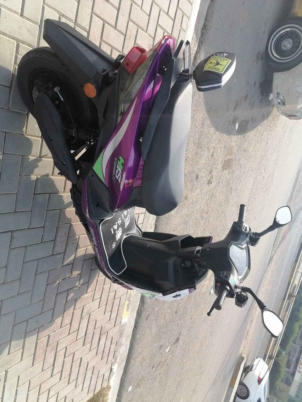 دراجة شحن ماكس 2024 للبيع
بي ضرر قليل بدرع الدعامية  فقط
ملف 2000
بطارية عدد 6 وجدد شرط الفحص
72V
شاحنة الاصلية
سرعة 70
مسافة 60 km بلشحنة
السعر 650 وبي مجال
*********** اتصال وواتساب📍
