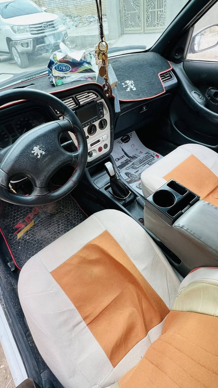 السلام عليكم بيجو 2001 /306 البيع كير ومحرك مكفول كهربائيات كلها شغالة التبريد بي نقص بس ألفان وعليها غرامة ٤٠٠ الف الغرامة تنزل من السعر السنوية منتهية السعر 43 وبيها مجال العنوان بغداد المشتل 
لاستفسار /***********
