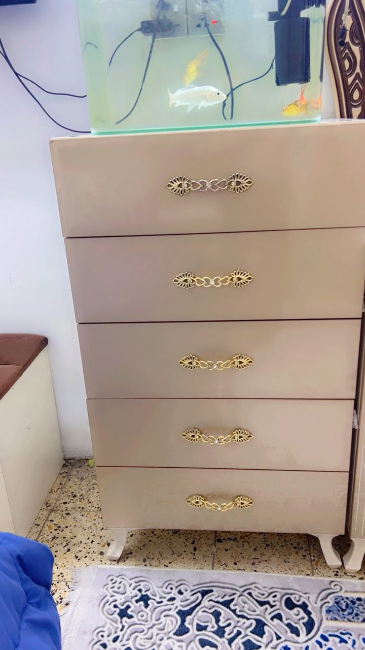 السلام عليكم لبيع غرفه تركيه بسعر جدا مناسب ٤٠٠
لونهه بيجي وابيض 
نظام الكنتور سلايت 
تصميم تركي


**إذا كنت صاحب هذا الإعلان وتريد حذفه لأي سبب، رجاءا أرسل رسالة إلى الدعم الفني**