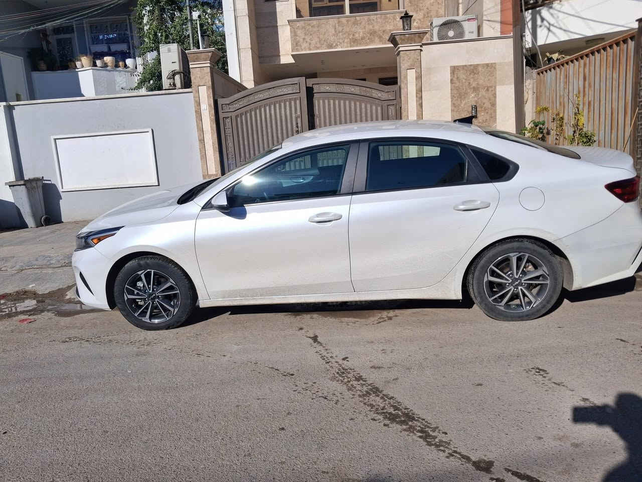 السلام عليكم
كيا فورتي 2023 
وارد امريكي صور الحادث موجوده مع 
الصور 
مواصفات LXS
محرك 2000 دوش 
سعر 163 ورقه 
مكان بغداد 
الاتصال على الرقم 
***********
