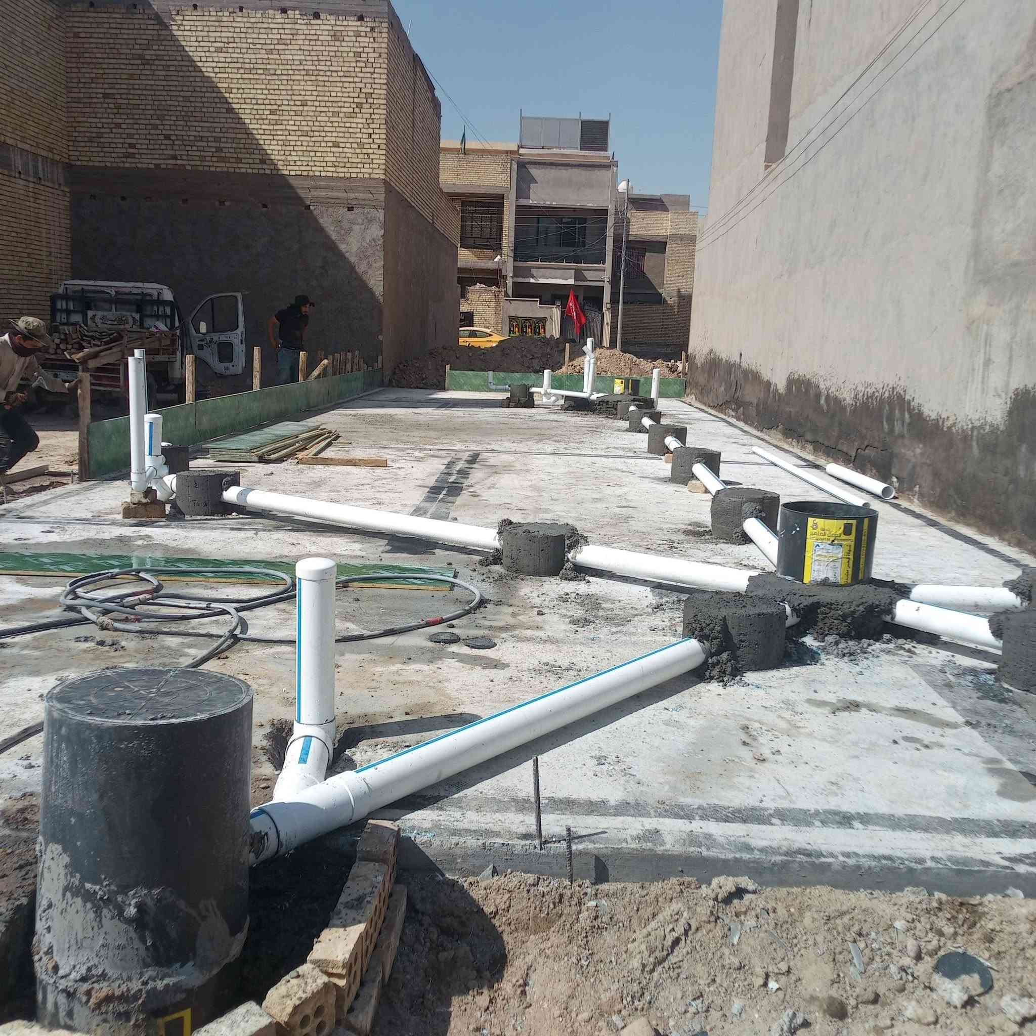 عرض ال٤٥٠ الف للمتر المربع تسليم مفتاح
الشيش عراقي اف اف
الطابوق  اصفر 
منضومة ارضة 
الكهرباء سيمنز 
الشبابيك المنيوم بحدود ٦٥$ للمتر 
الابواب الداخلية تركي ٢٠٠$ او خشب
الابواب الخارجية قاصه ٤٠٠$ 
ديكور صالة ومطبخ فقط 
شتايكر بدون فلين او فلين ٢ ملم 
الواجهة لبخ مع صبغ وتطعيم بالمرمر
ارضيات بورسلين 
سيراميك هندي 
صحيات تركي 
المجاري امل الشريف 
نقاط الكهرباء اديسون اماراتي 
منضومة كامرات 
منضومة سبالت 
منضومة غاز 

عرض ال٥٥٠ الف للمتر المربع تسليم مفتاح 
شيش اوكراني
طابوق احمر 
منضومة ارضه 
كهرباء بوري 
شبابيك المنيوم دبل جام مسكرت ١٠٠$ للمتر 
الابواب الداخلية تركي ٣٠٠$ 
الابواب الخارجية قاصه ٥٠٠$ 
ديكور طابق الارضي كامل 
شتايكر فوم ٣ سم 
الواجهة مرمر مصري او ايراني حسب الطلب 
ارضيات مرمر عماني او تركي 
سيراميك هندي نوعية جيدة 
صحيات تركي 
المجاري امل الشريف 
منضومة كامرات 
منضومة سبالت 
منضومة غاز 
منضومة طاقة شمسية اختياري 

عرض ٦٥٠ الف للمتر المربع تسليم مفتاح 
شيش اوكراني 
طابوق احمر 
منضومة ارضه
كهرباء بوري 
شبابيك المنيوم الومكس او الفقير 
الابواب الداخلية تركي٣٥٠$ 
الابواب الخارجية قاصة ١٠٠٠$ 
ديكور منزل كامل 
شتايكر فوم ٥ سم 
الواجهة مرمر تركي او لايمستون 
ارضيات كرارة او داينو الايطالي 
سيراميك اسباني 
صحيات تركي 
المجاري امل شريف او الراك ثيرم الاماراتي 
نقاط الكهرباء نيكست لايت 
منضومة كامرات 
منضومة سبالت 
منضومة غاز 
***********
